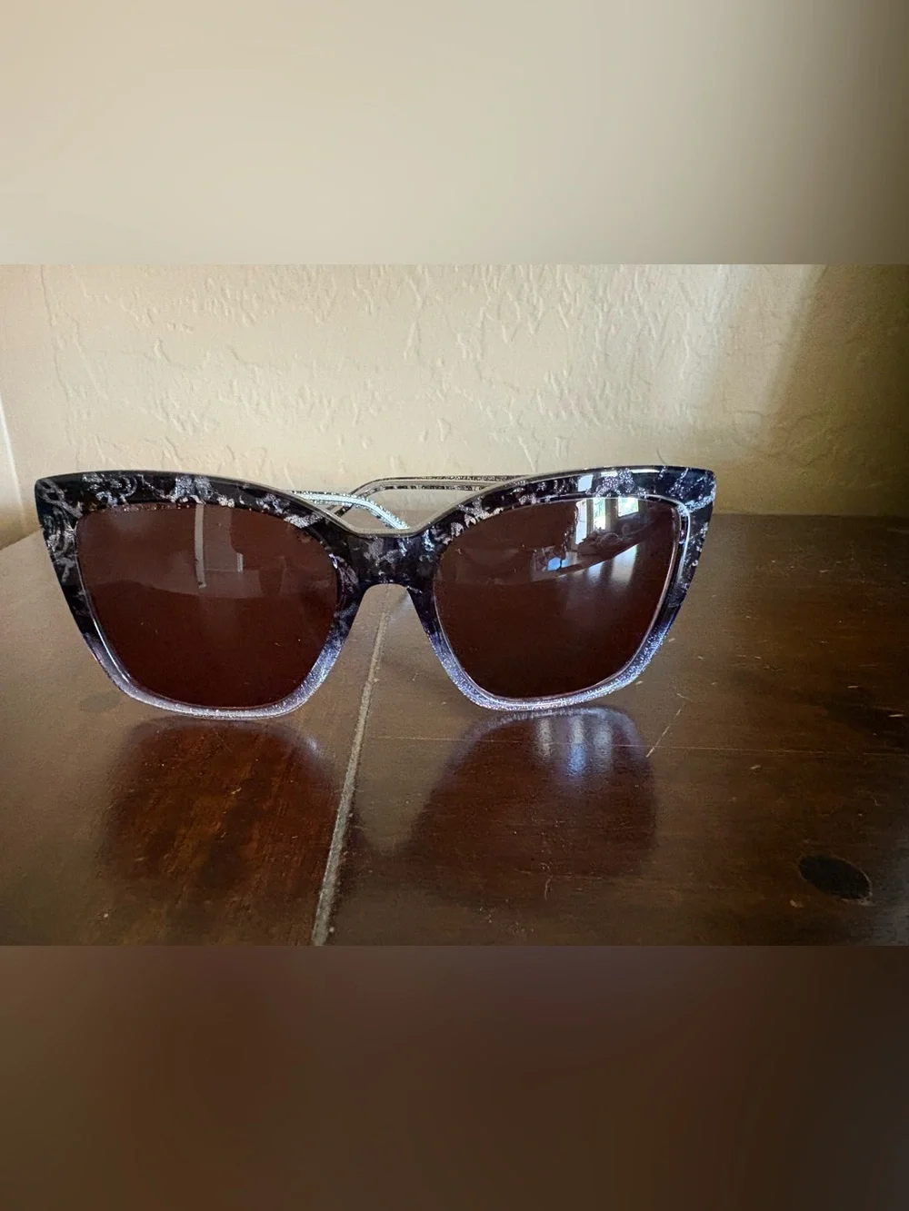 Classic Cat-Eye Women's Sunglasses in Black Speckle NWOT